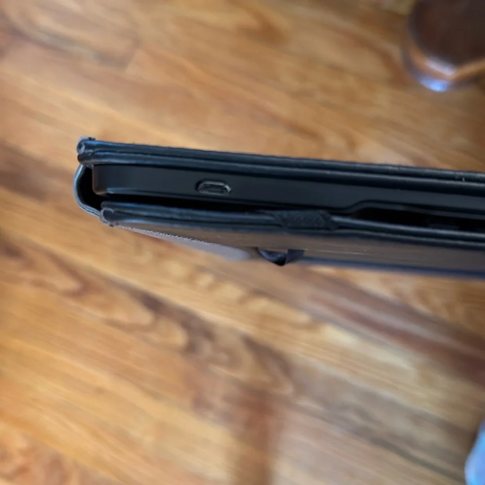 PointMobl Tablet Case & Keyboard
